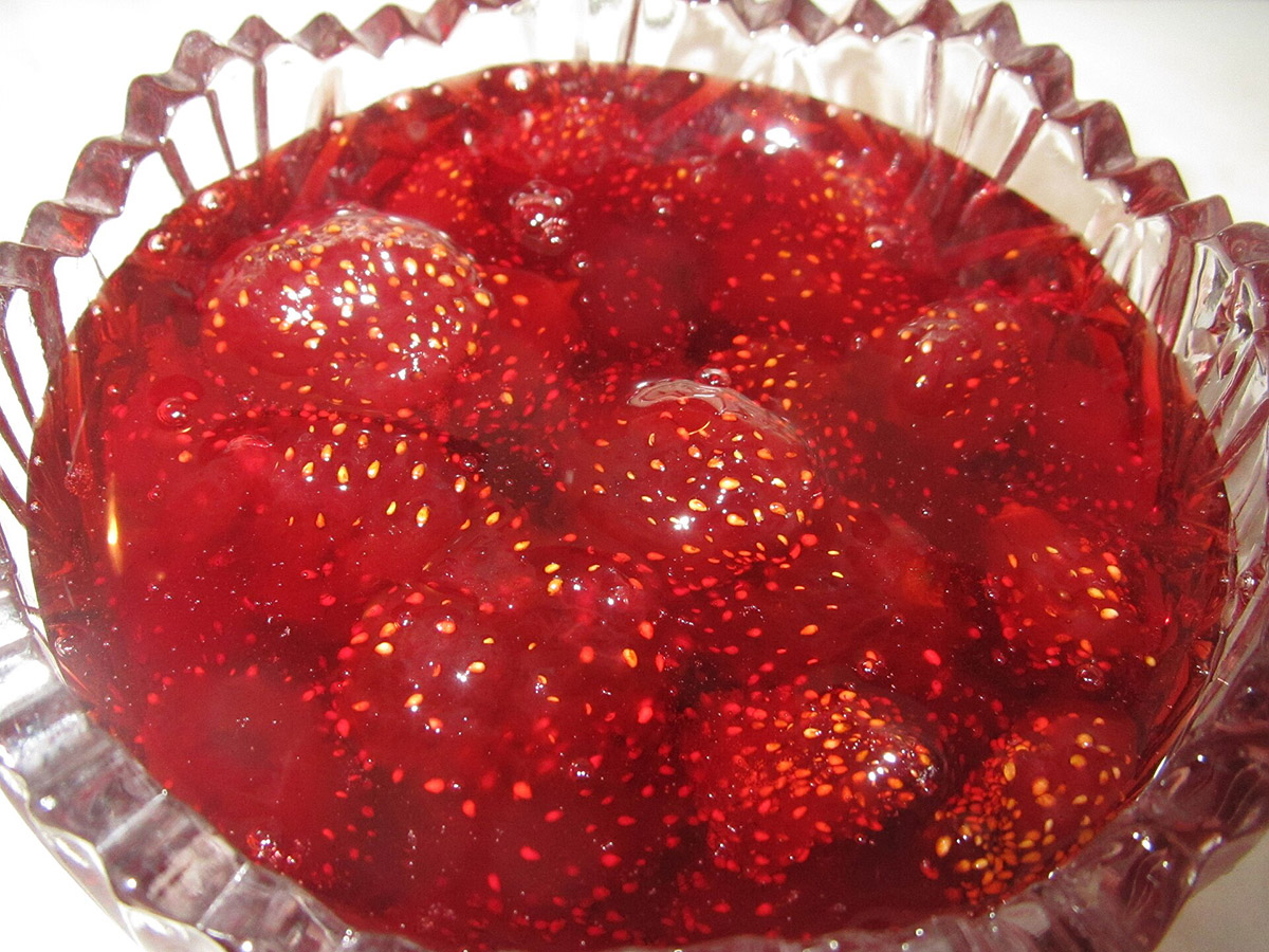 Клубничный джем.Автор: Moonsun1981 Источник: https://commons.wikimedia.org/wiki/File:Az-Strawberry_jam,_making_by_e-citizen_%28moonsun1981%29.JPG Лицензия: CC-BT_SA 4.0 Конвертировано в webp, изменен размер